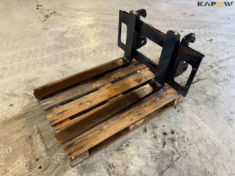 Pallet forks with giant hitch 1