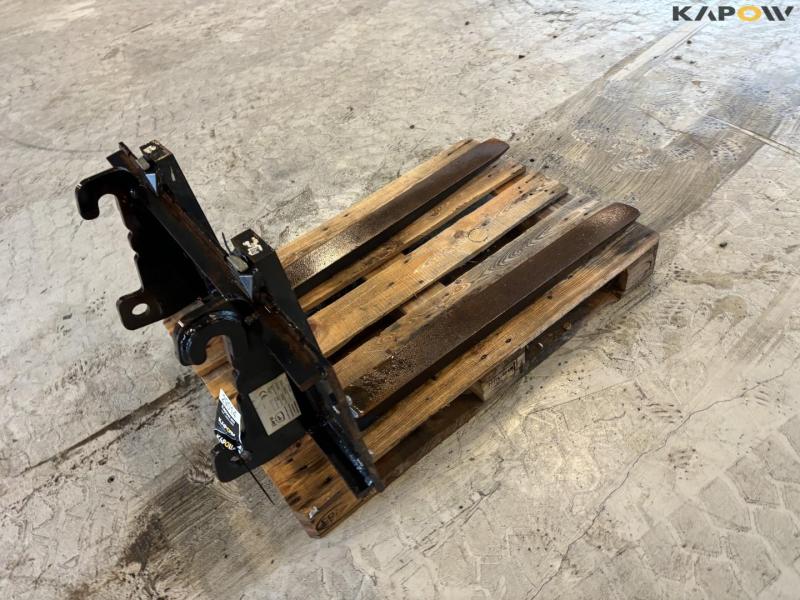 Pallet forks with giant hitch 5