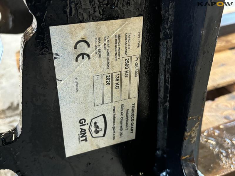 Pallet forks with giant hitch 11