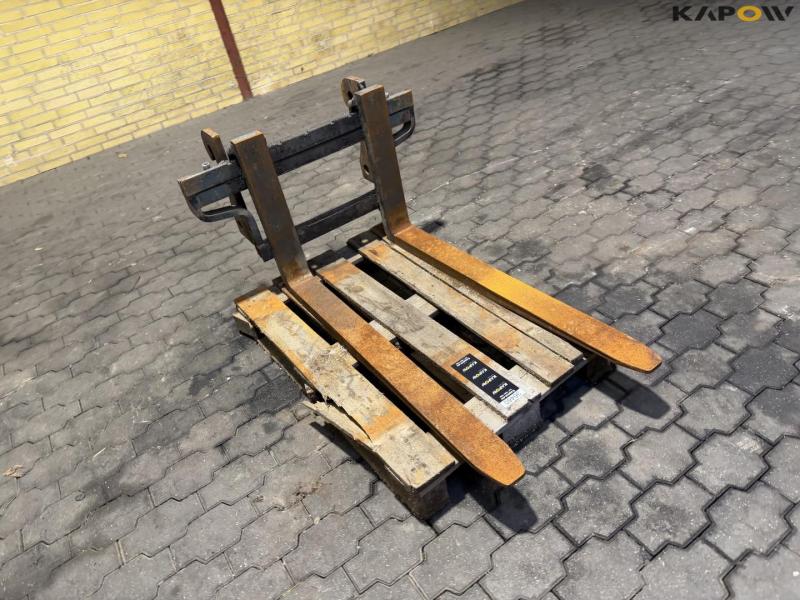 Pallet forks with giant hitch 3