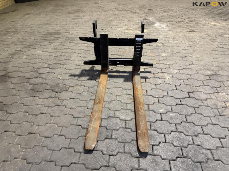 Pallet forks with Giant hitch 2