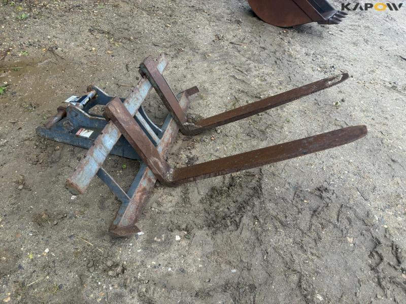Pallet forks with excavator hitch 3