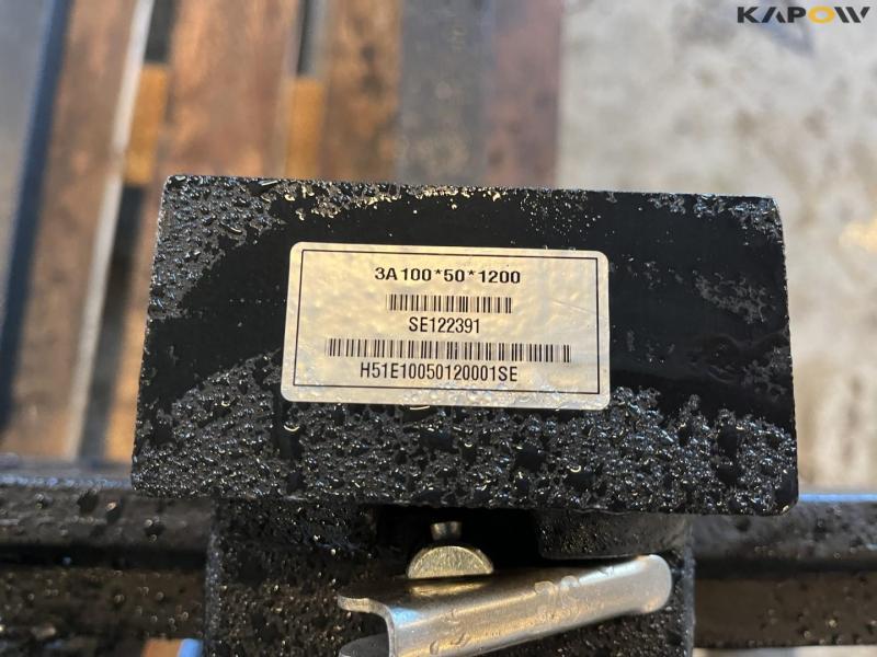 Pallet forks with Hydrema hitch 10