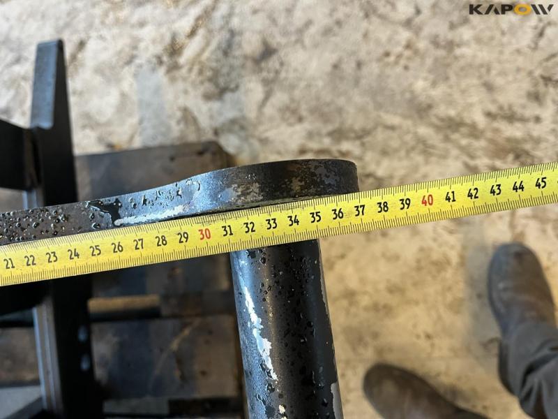 Pallet forks with Hydrema hitch 10