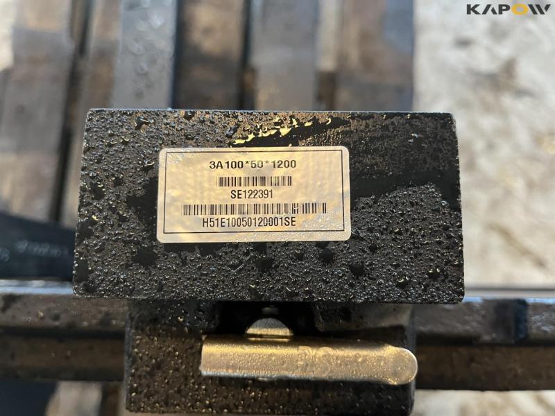 Pallet forks with Hydrema hitch 11