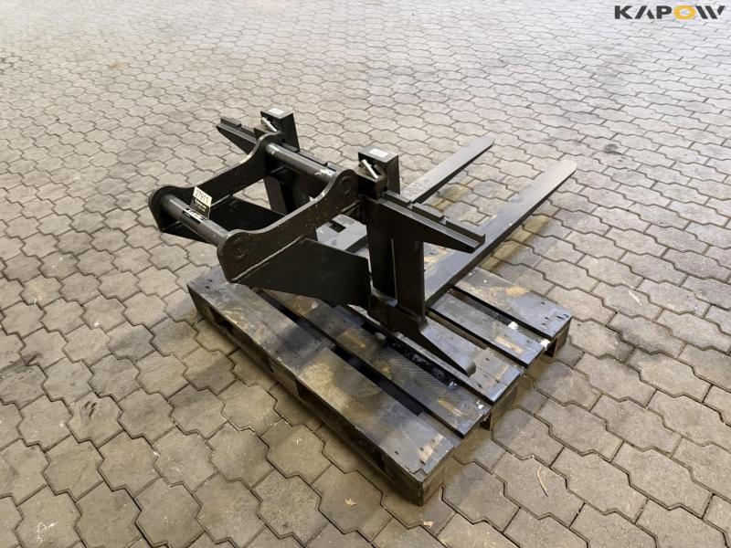 Pallet forks with Hydrema hitch 5