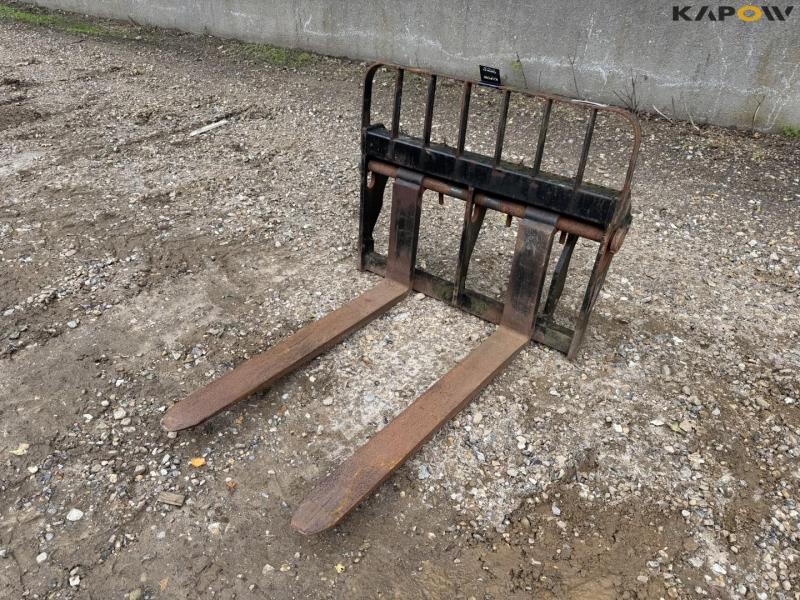 Pallet forks with Manitou hitch 1