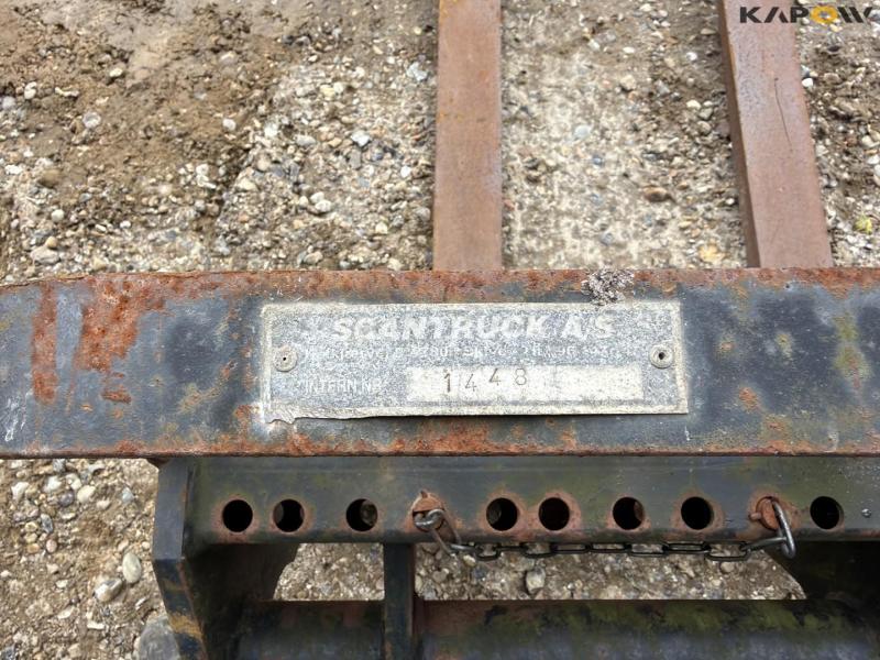 Pallet forks with Manitou hitch 10