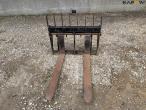 Pallet forks with Manitou hitch 2