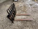 Pallet forks with Manitou hitch 4