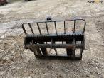 Pallet forks with Manitou hitch 6