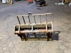 Pallet forks with Manitou hitch 6