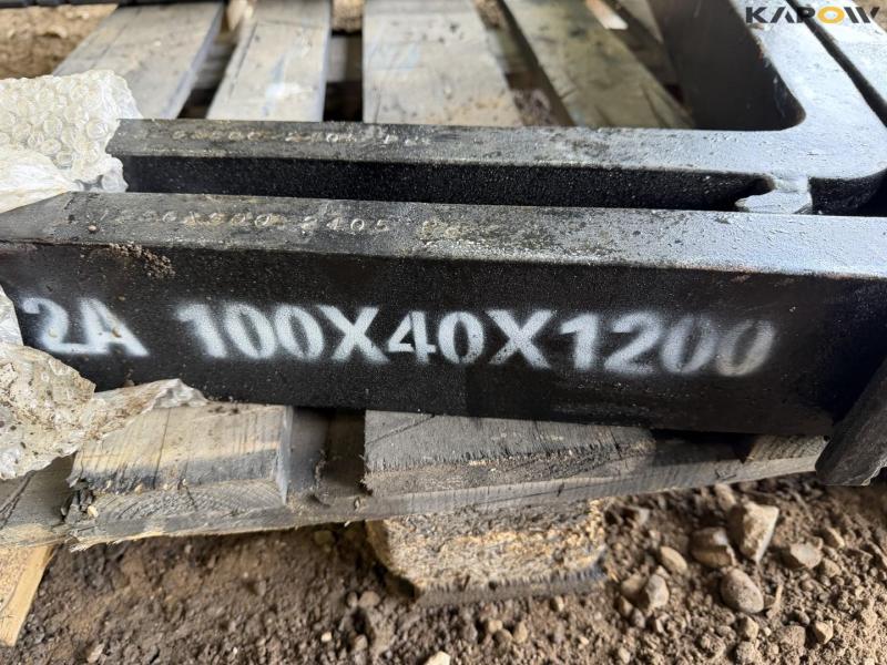 Pallet forks with S40 hitch 13
