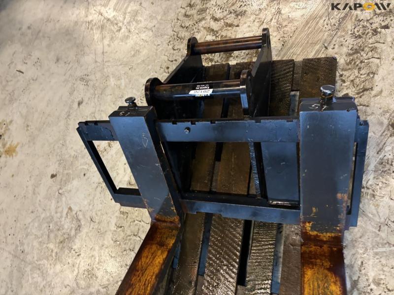 Pallet forks with S60 hitch 10