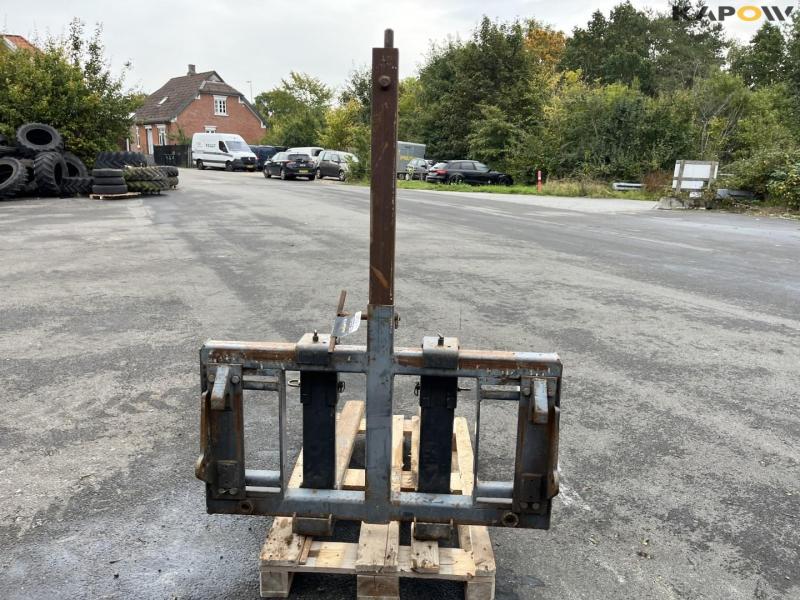 Pallet forks with sack lifts 6
