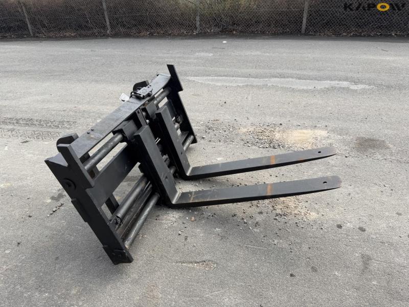 Pallet forks with side shift, Volvo hitch 4