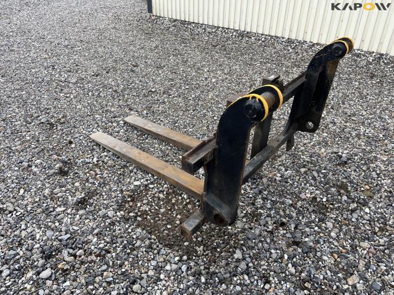 Pallet forks with Terex hitch 7