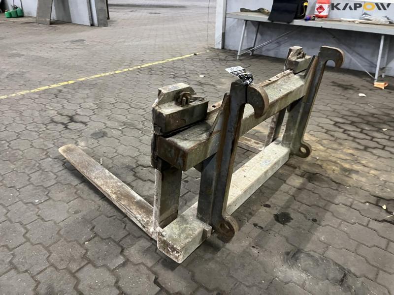 Pallet forks with Volvo hitch 7