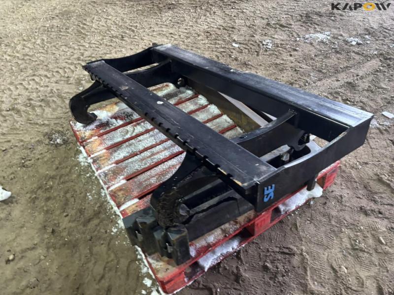 Pallet forks with Volvo hitch 5