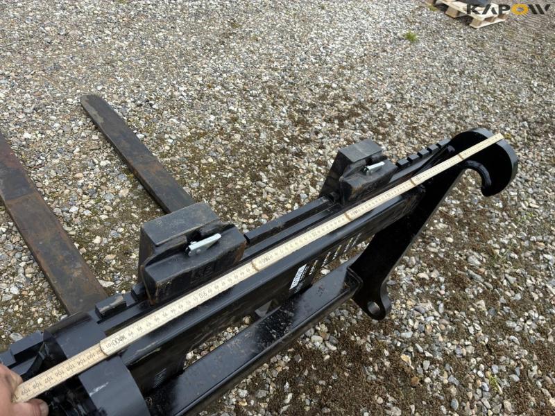 Pallet forks with Volvo hitch 9