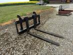 Pallet forks with Volvo hitch 3