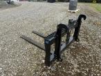 Pallet forks with Volvo hitch 5