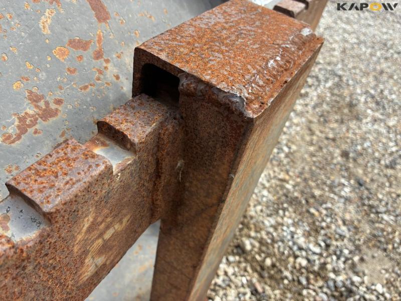 Pallet forks with Volvo hitch 10