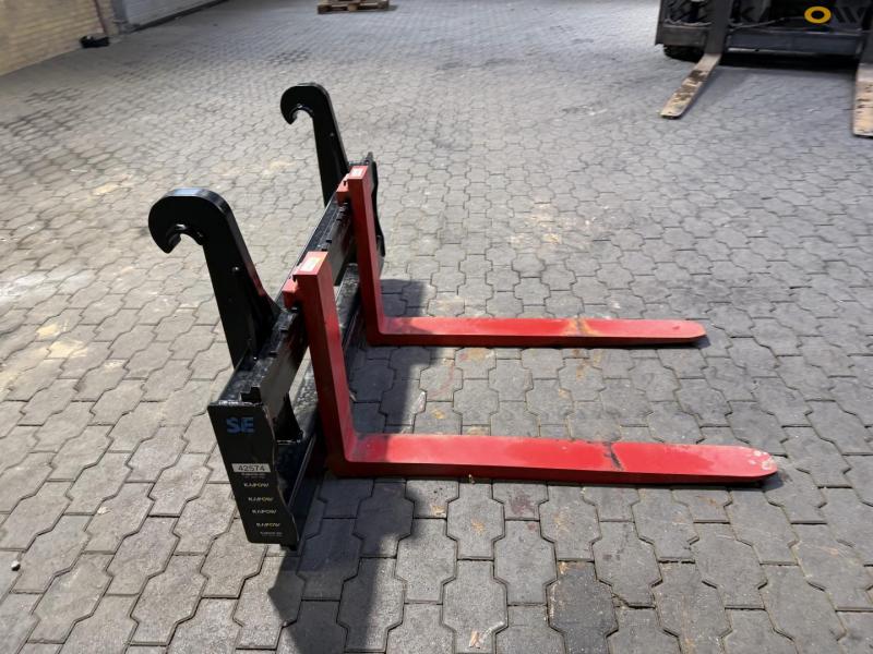 Pallet forks with Volvo hitch 4