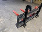 Pallet forks with Volvo hitch 9