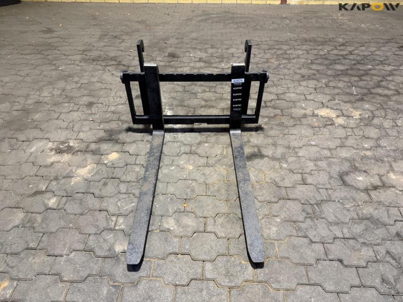 Pallet forks with Weidemann hitch 2