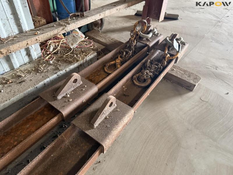 Pallet forks for crane 4