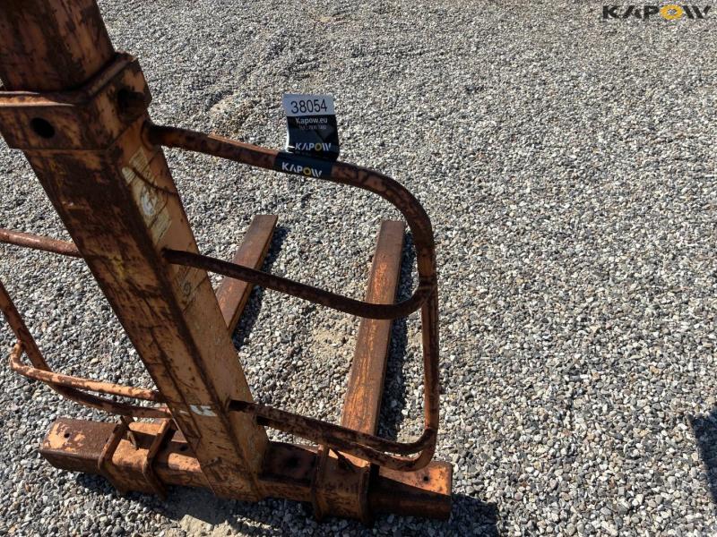 Pallet forks for crane 8