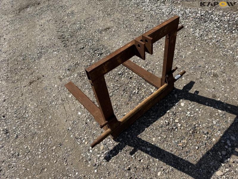 Pallet forks for three-point hitch 7