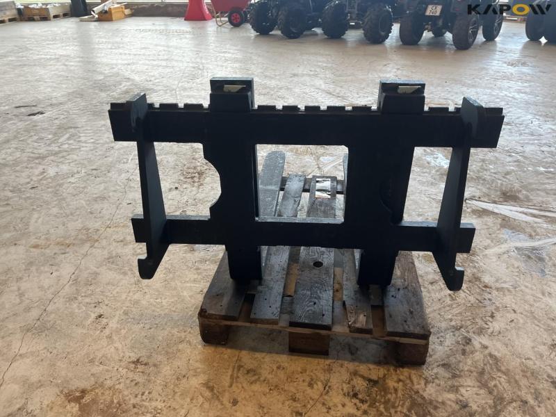 Pallet forks with Hydrema hitch 6