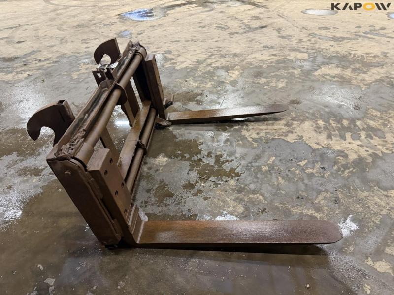 Pallet forks with Volvo hitch 4