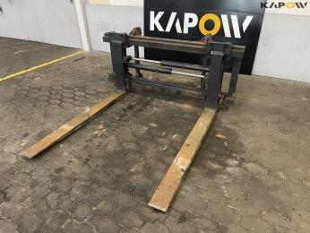 Pallet forks with Volvo hitch