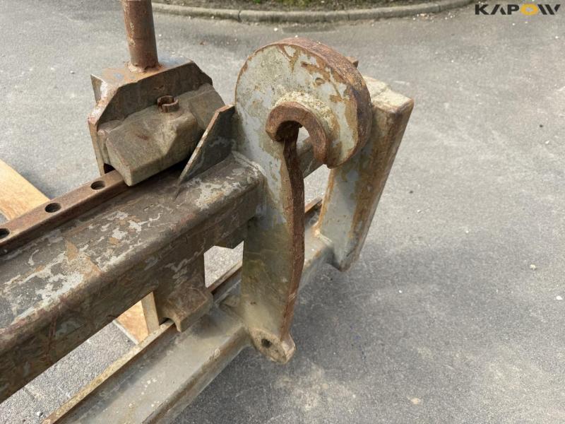Pallet forks with Volvo hitch 9