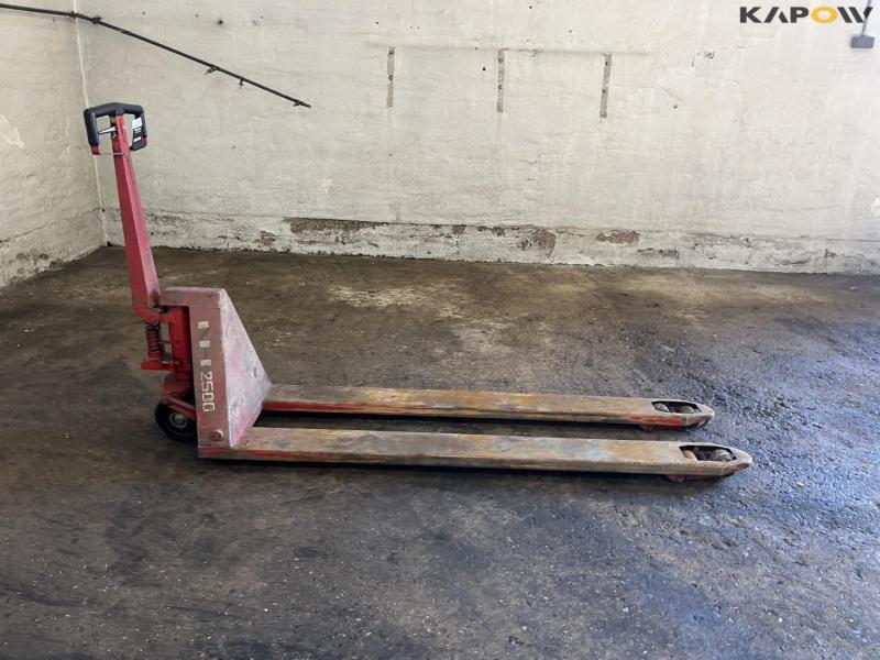 Pallet truck 2500kg 4