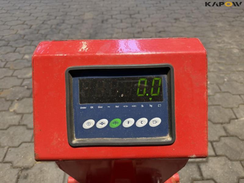 Pallet truck with scale 10