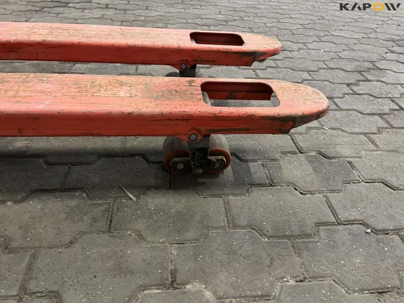 Pallet truck 10