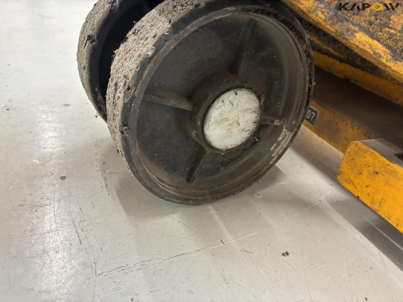Pallet truck 10
