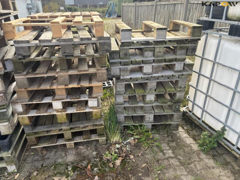 Pallets 12