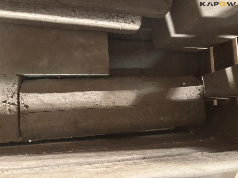 Pallet frame with wooden blocks 10