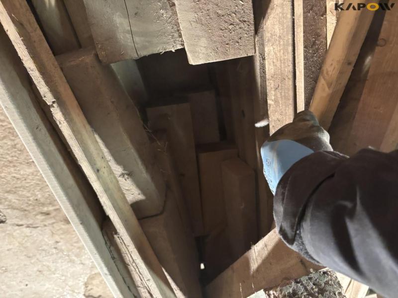 Pallet frame with wooden blocks 13