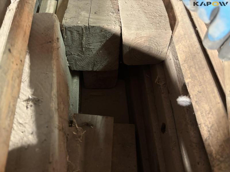 Pallet frame with wooden blocks 14