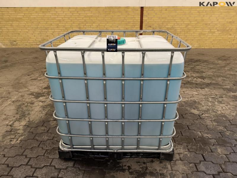 Pallet tank with washer fluid 2