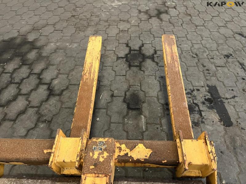 Pallet truck for excavator 9