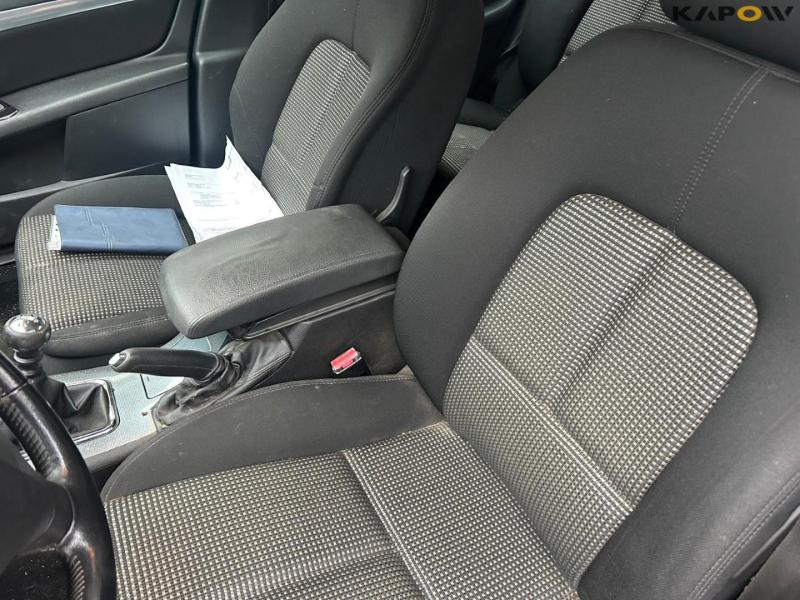 Peugeot 704 2.2 SW passenger car 7