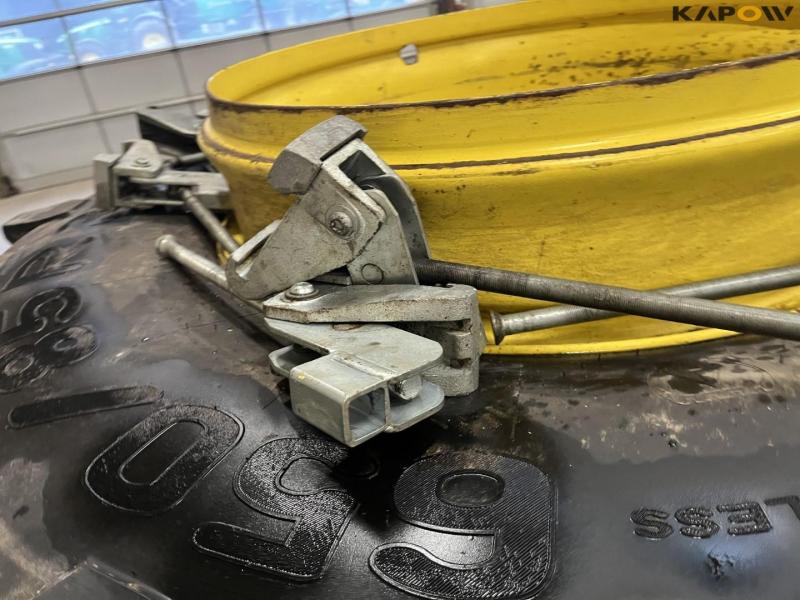 Pirelli 650/85-R38 twin wheels 10