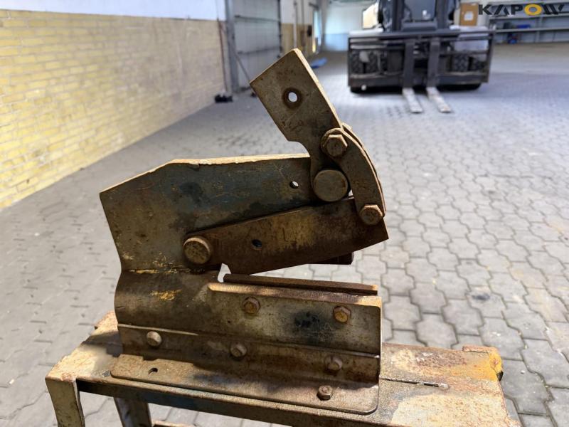Sheet metal cutter 10